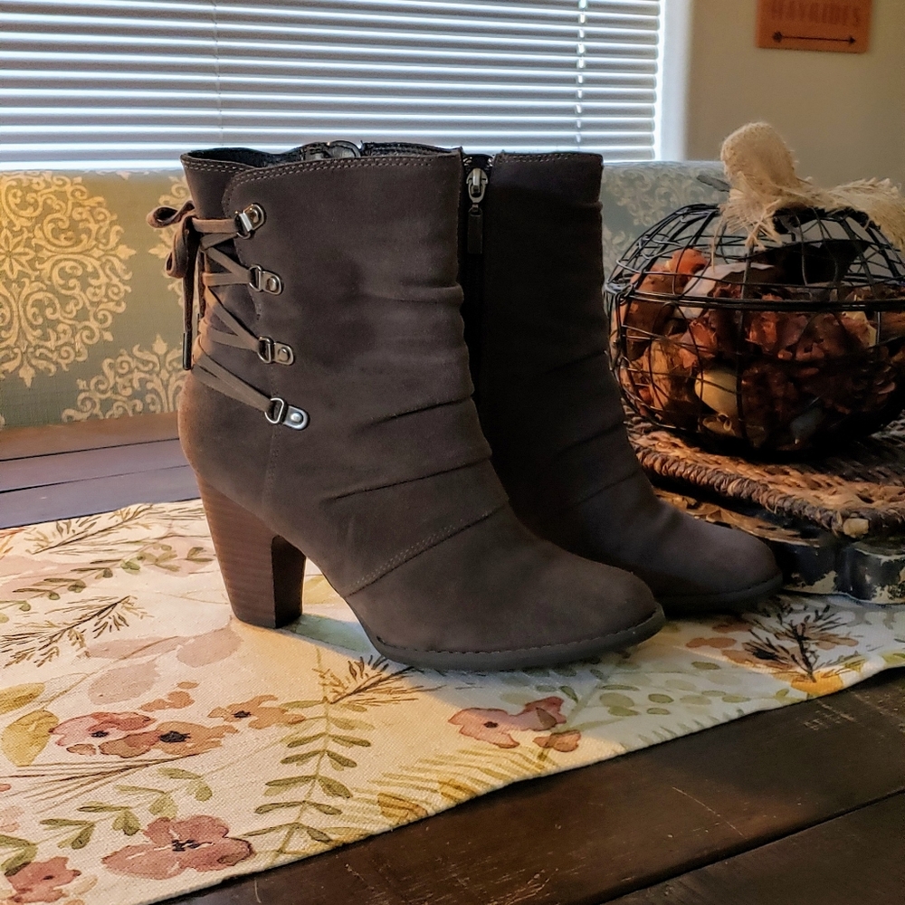 Clarks Artisan Mocha Suede Leather Booties